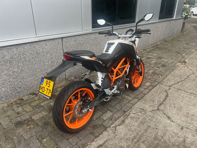 ktm - 390-duke