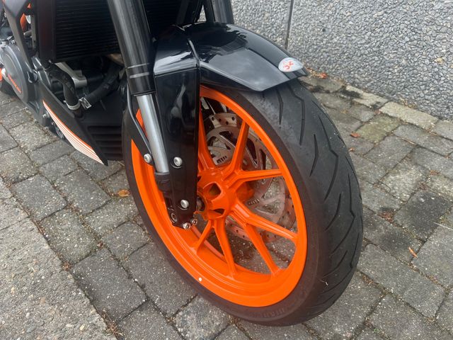 ktm - 390-duke