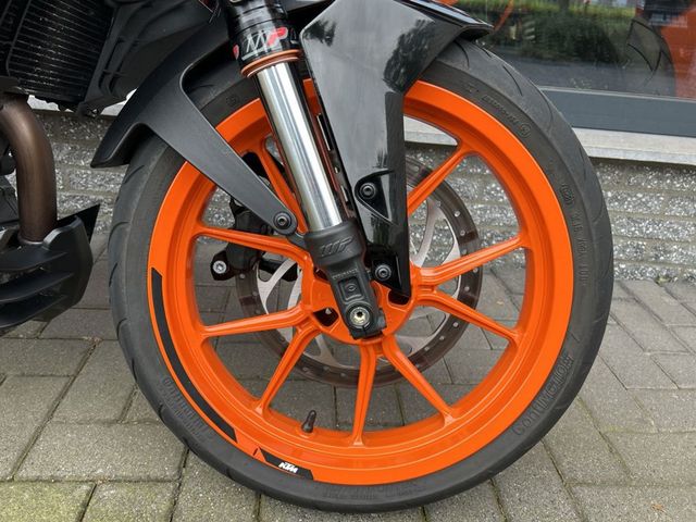 ktm - 390-duke