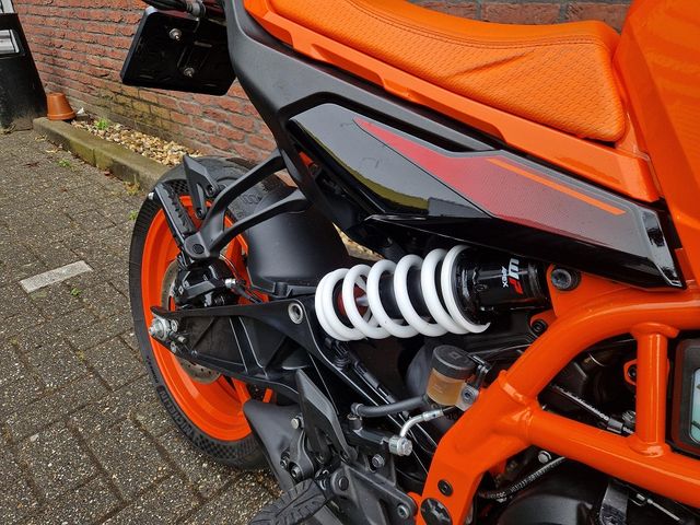 ktm - 390-duke
