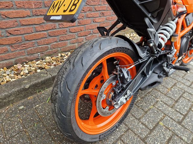 ktm - 390-duke