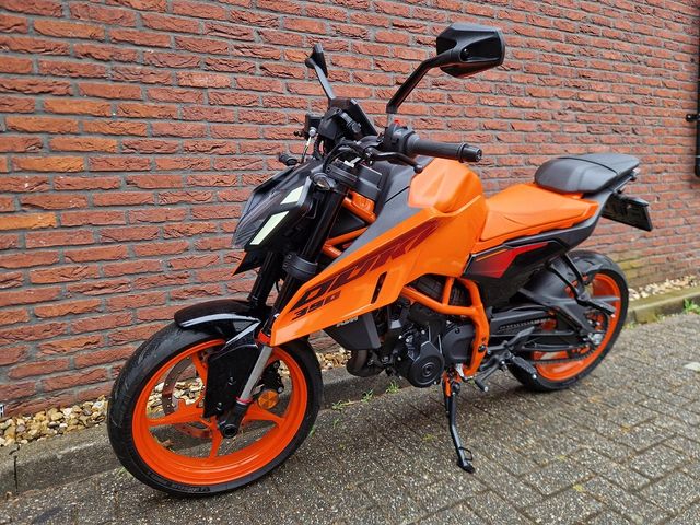 ktm - 390-duke