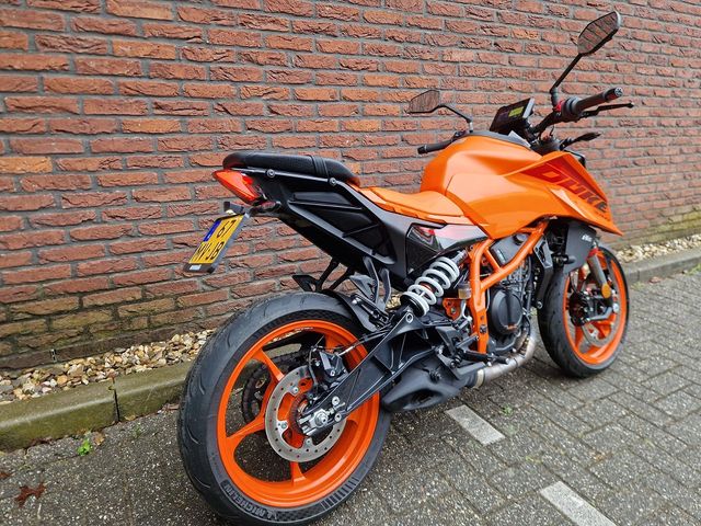 ktm - 390-duke