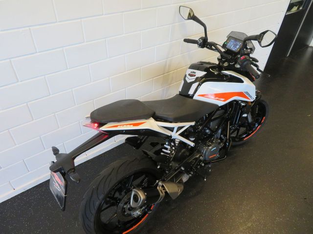 ktm - 390-duke-abs