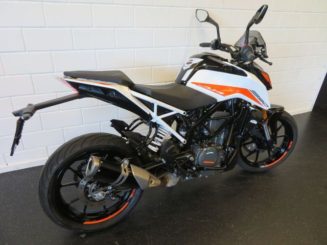 ktm - 390-duke-abs