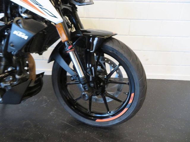 ktm - 390-duke-abs