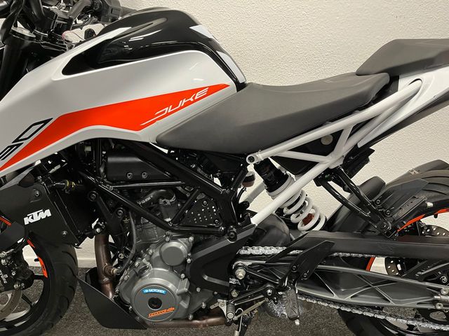 ktm - 390-duke-abs