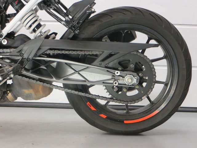 ktm - 390-duke-abs