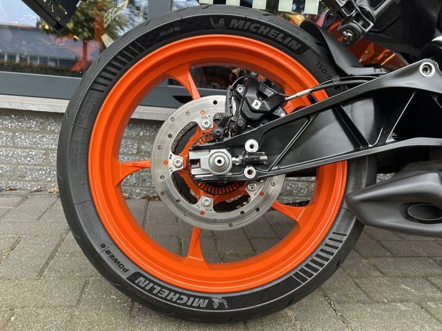 ktm - 390-duke-abs