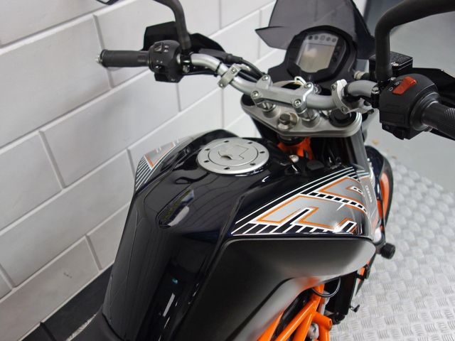 ktm - 390-duke-abs