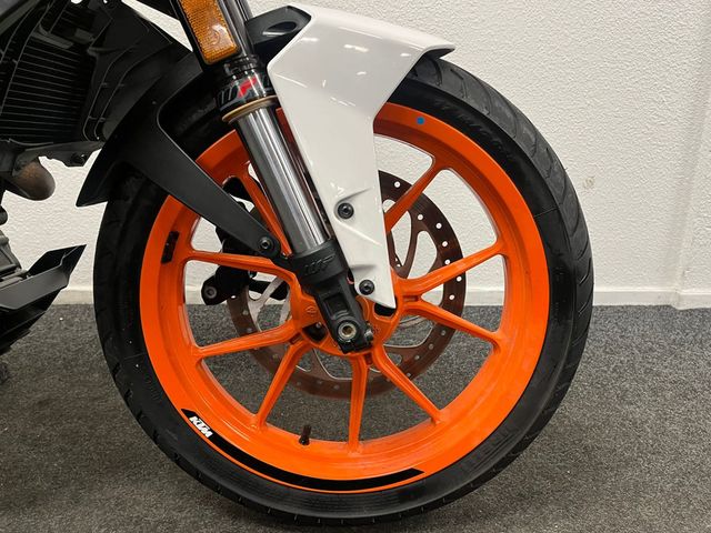 ktm - 390-duke-abs