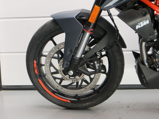 ktm - 390-duke-abs