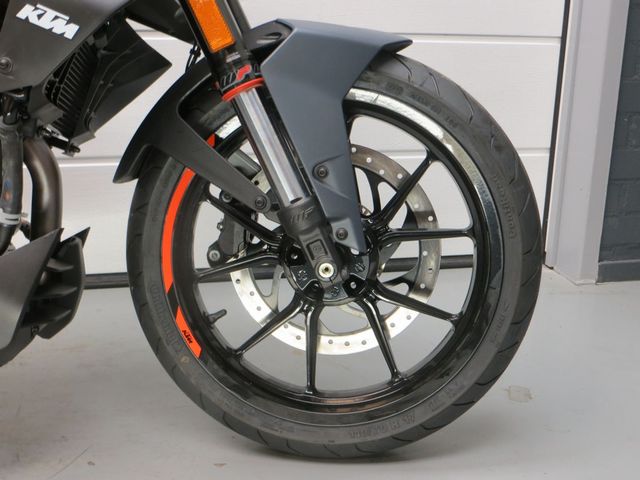 ktm - 390-duke-abs