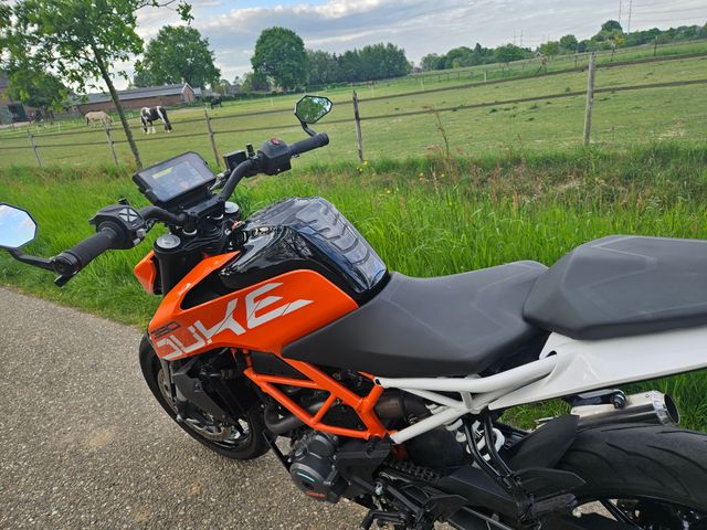 ktm - 390-duke-abs