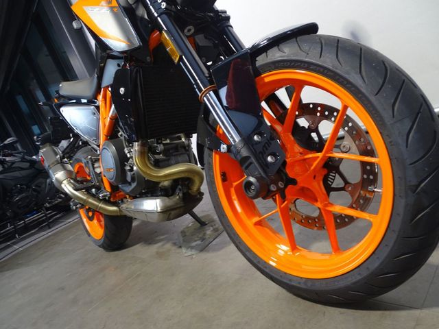 ktm - 690-duke-r-abs