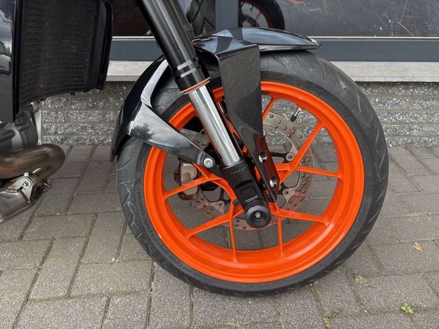 ktm - 690-duke-r-abs