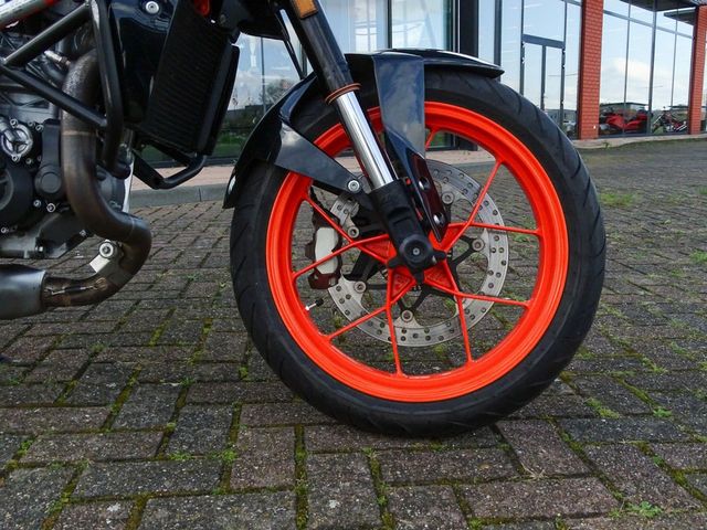 ktm - 690-duke-r-abs