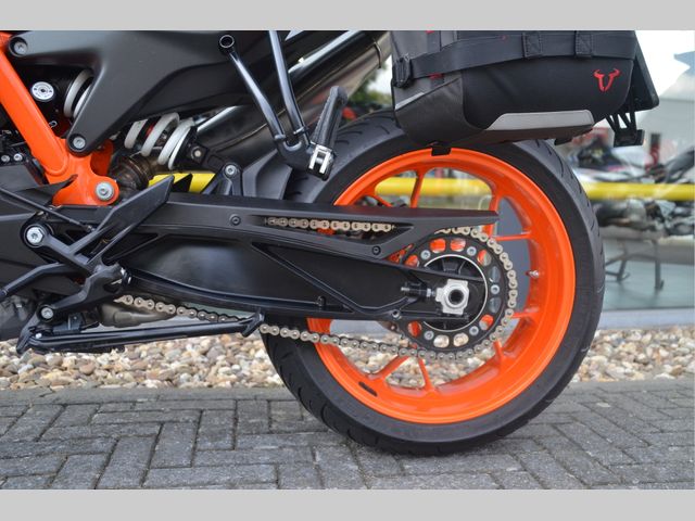 ktm - 890-duke-r