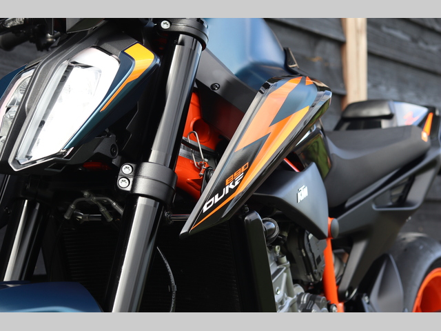 ktm - 890-duke-r