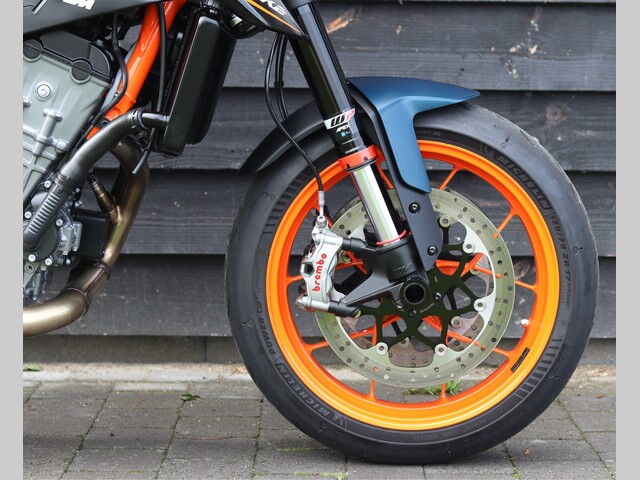 ktm - 890-duke-r