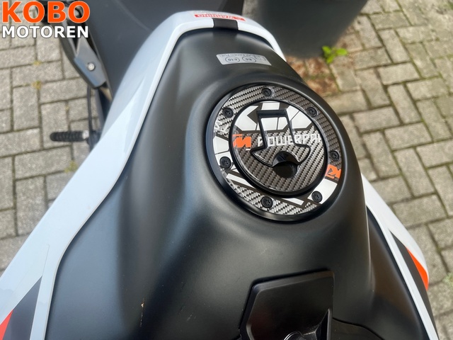 ktm - 890-duke-r