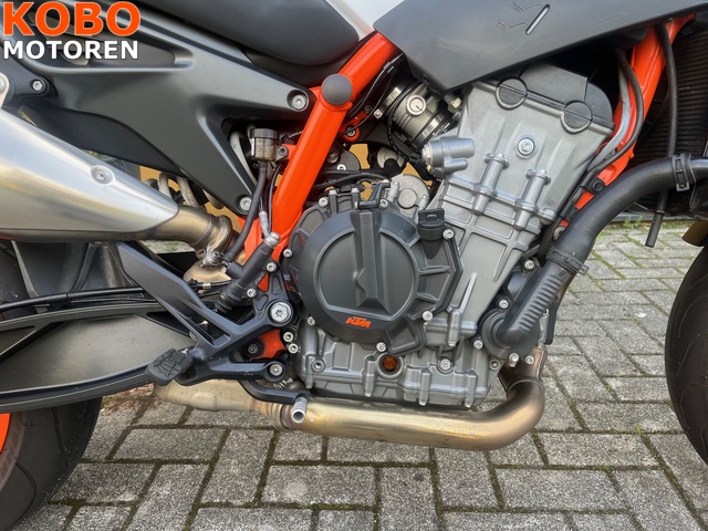 ktm - 890-duke-r