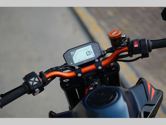 ktm - 890-duke-r