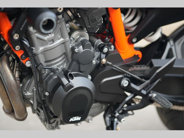 ktm - 890-duke-r