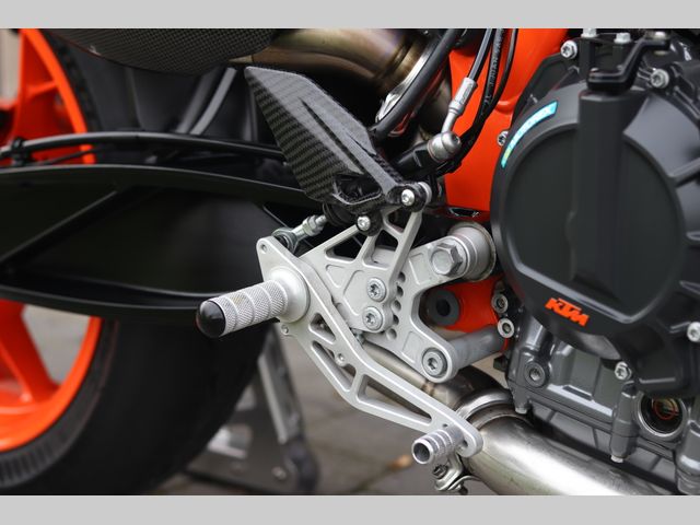 ktm - 890-duke-r