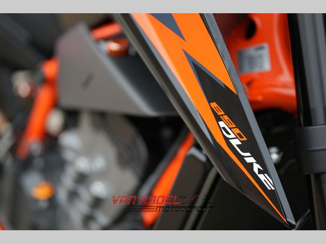 ktm - 890-duke-r