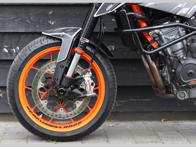 ktm - 890-duke-r