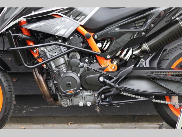 ktm - 890-duke-r