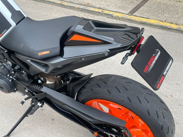 ktm - 890-duke-r