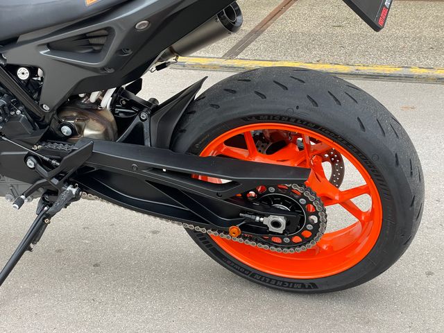 ktm - 890-duke-r