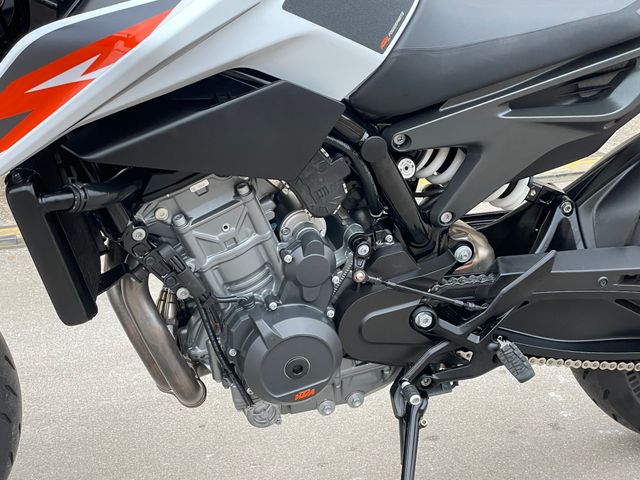 ktm - 890-duke-r