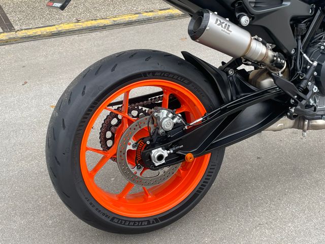 ktm - 890-duke-r