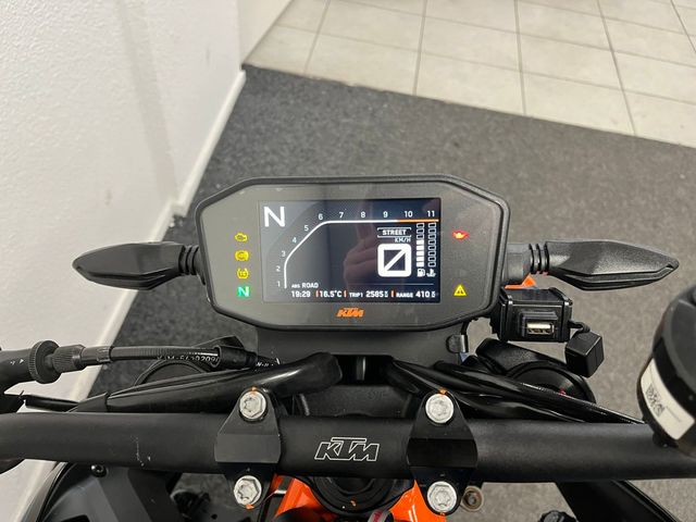ktm - 890-duke-r
