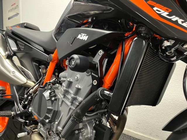 ktm - 890-duke-r