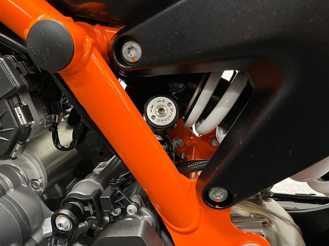 ktm - 890-duke-r