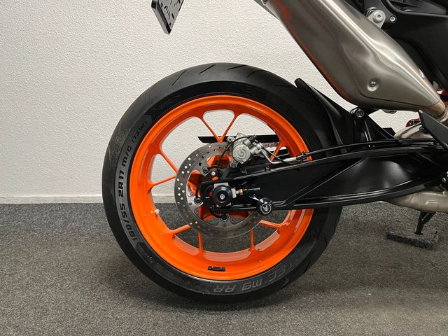 ktm - 890-duke-r