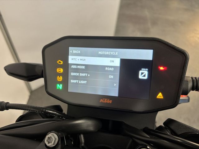 ktm - 890-duke-r