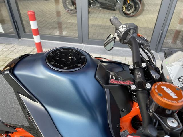 ktm - 890-duke-r