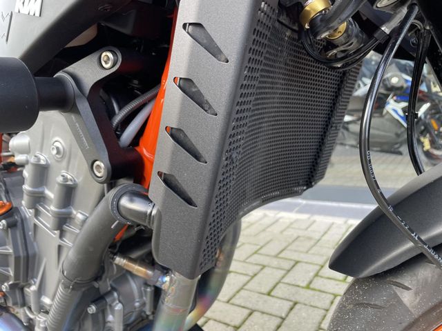 ktm - 890-duke-r