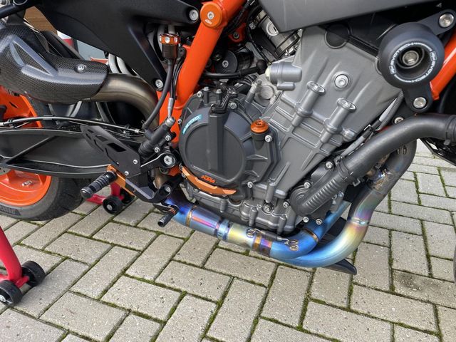 ktm - 890-duke-r