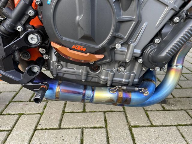 ktm - 890-duke-r