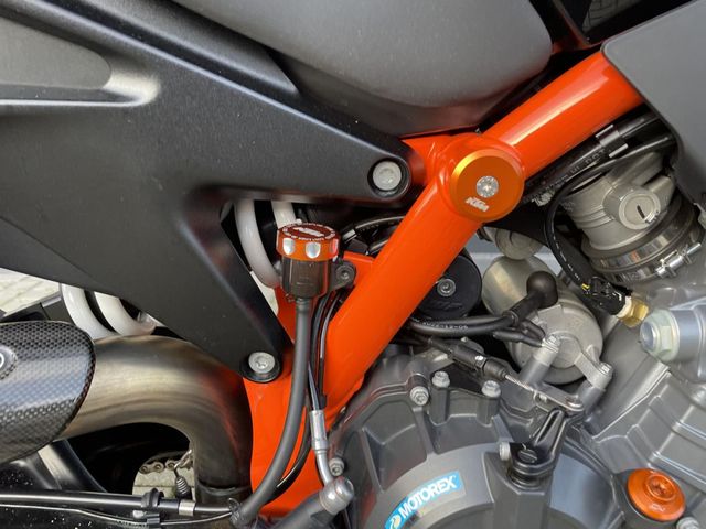 ktm - 890-duke-r
