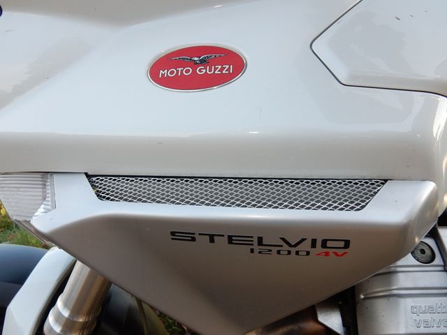 moto-guzzi - stelvio-1200-4v