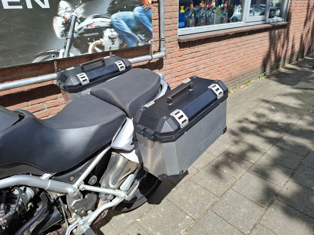 moto-guzzi - stelvio-1200-8v