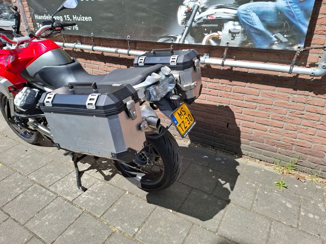 moto-guzzi - stelvio-1200-8v