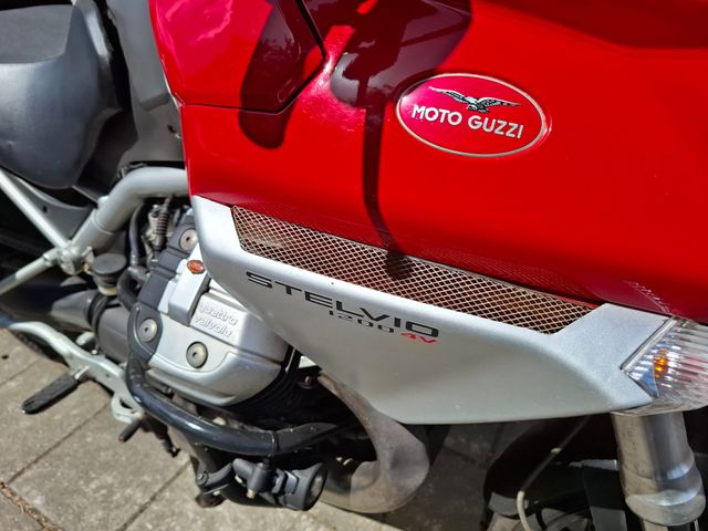 moto-guzzi - stelvio-1200-8v